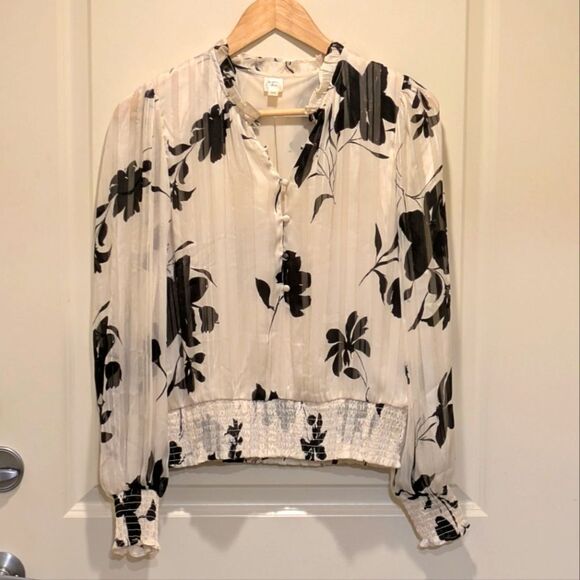 Elegant Black and White Floral Blouse - Picture 2 of 6